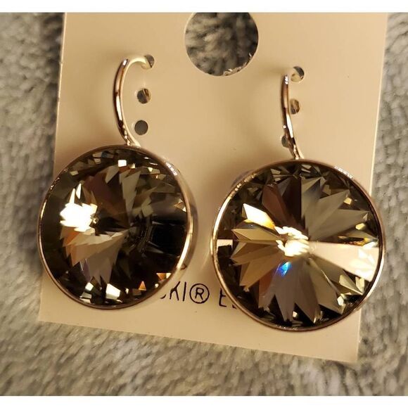 Gray Swarovski Element NWOT Earrings. Wedding. Classy. Party. New years. Simple - Picture 1 of 6